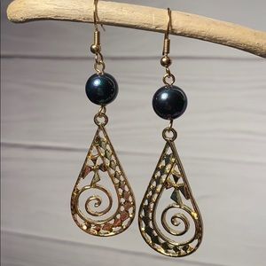 Hawaiian Tribal with Shell Pearl Earrings